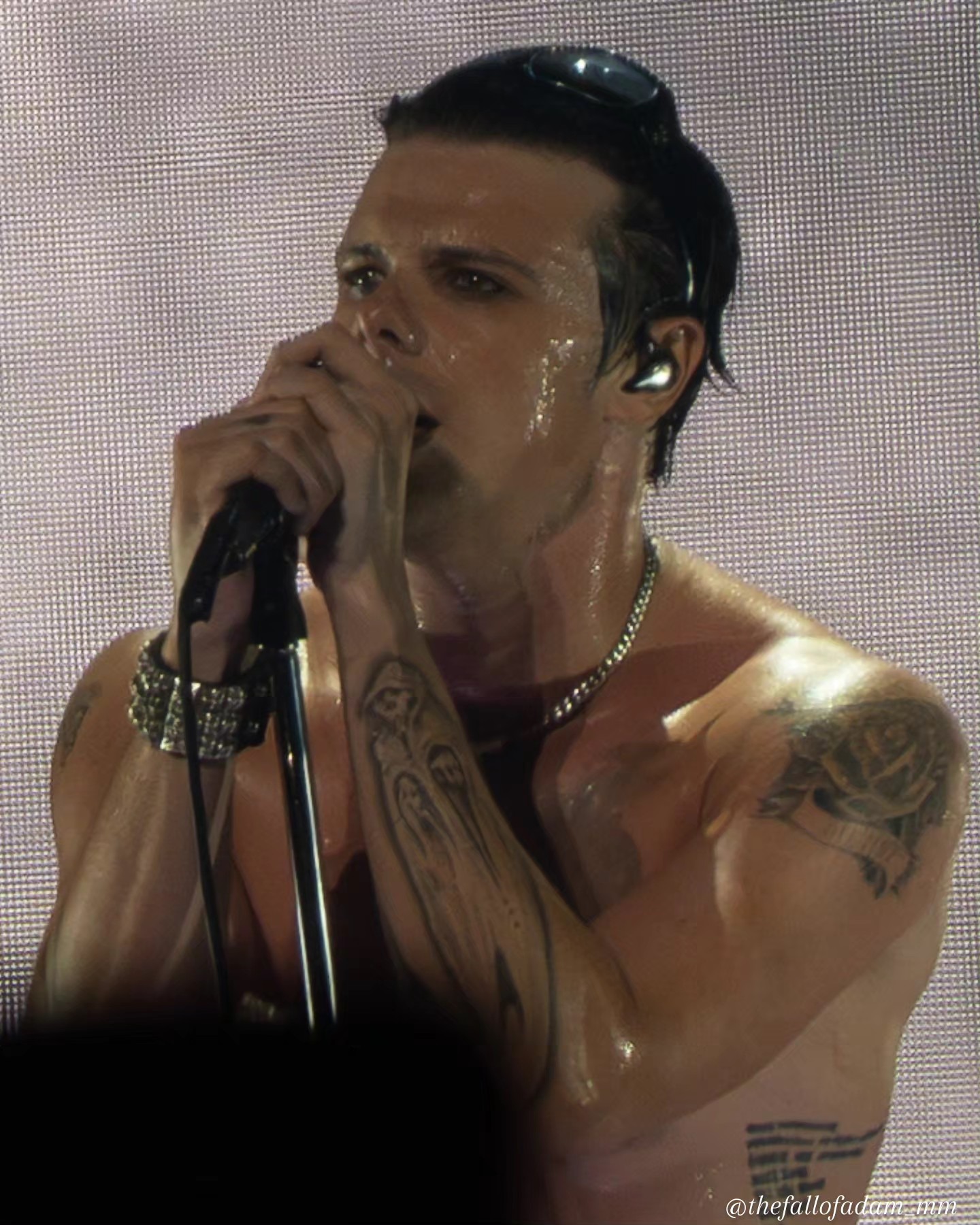 Close portrait of Yungblud singing into the microphone.