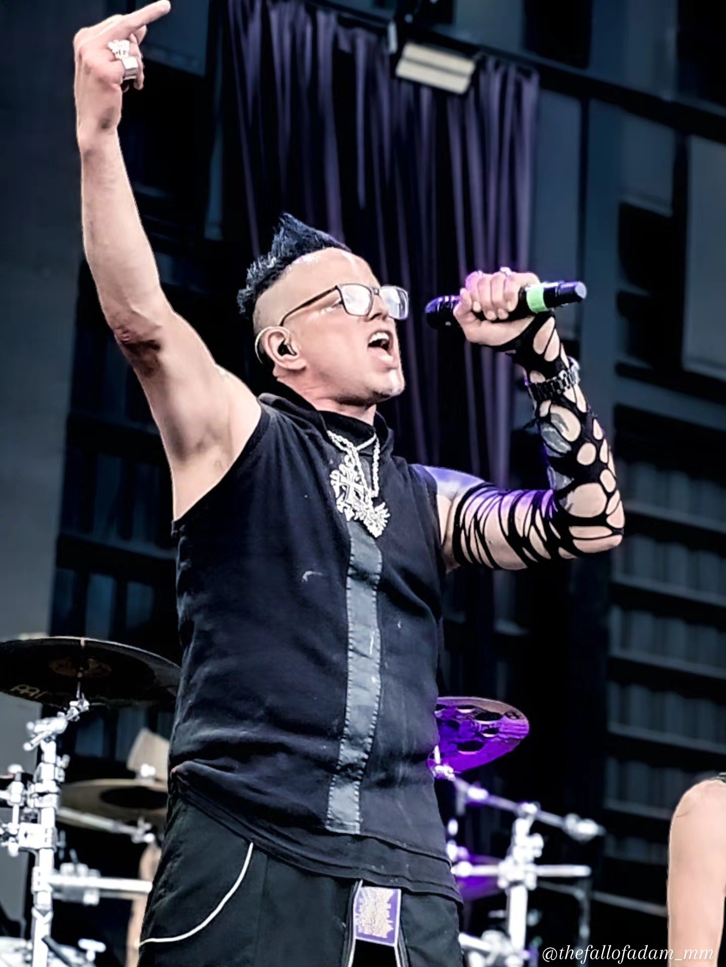 Jay Gordon raising an arm while singing during Orgy’s performance in Tampa.